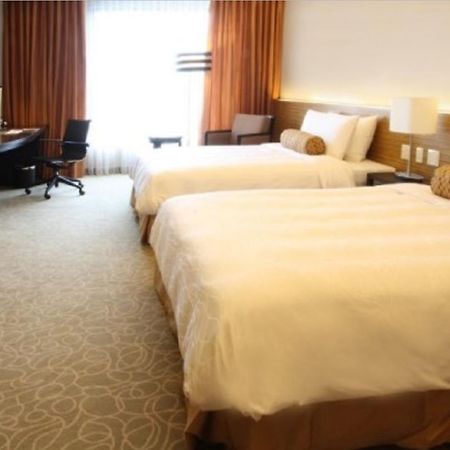 מלון מונטינלופה The Bellevue Manila מראה חיצוני תמונה