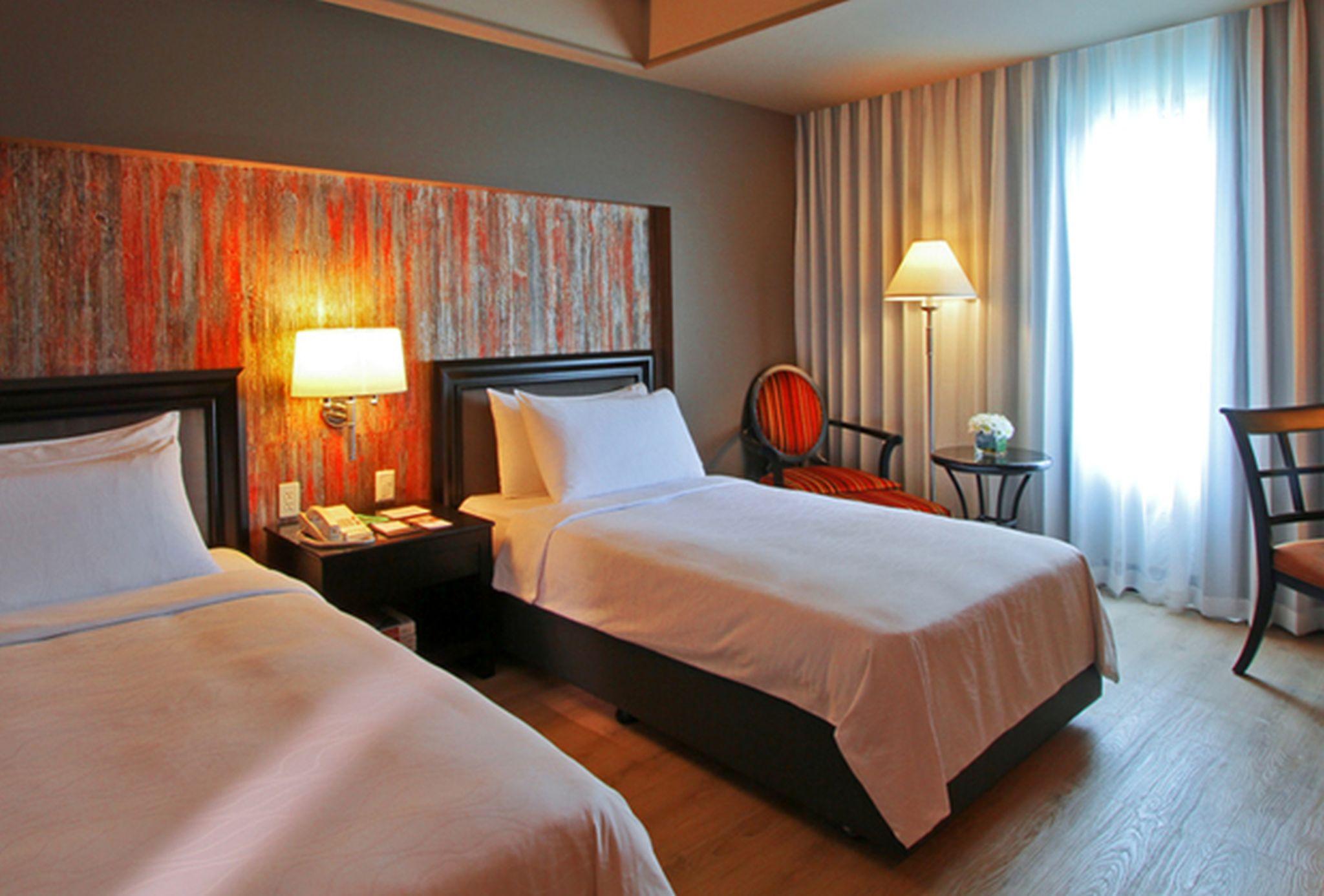 מלון מונטינלופה The Bellevue Manila מראה חיצוני תמונה