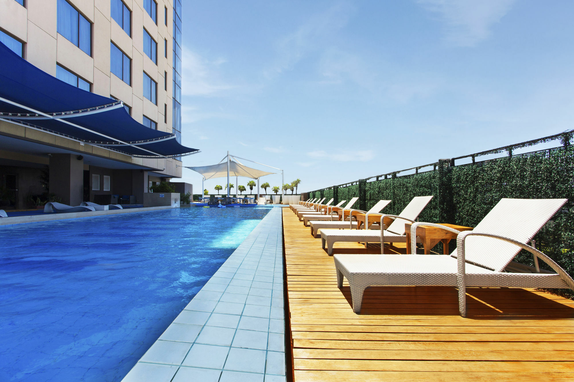 מלון מונטינלופה The Bellevue Manila מראה חיצוני תמונה