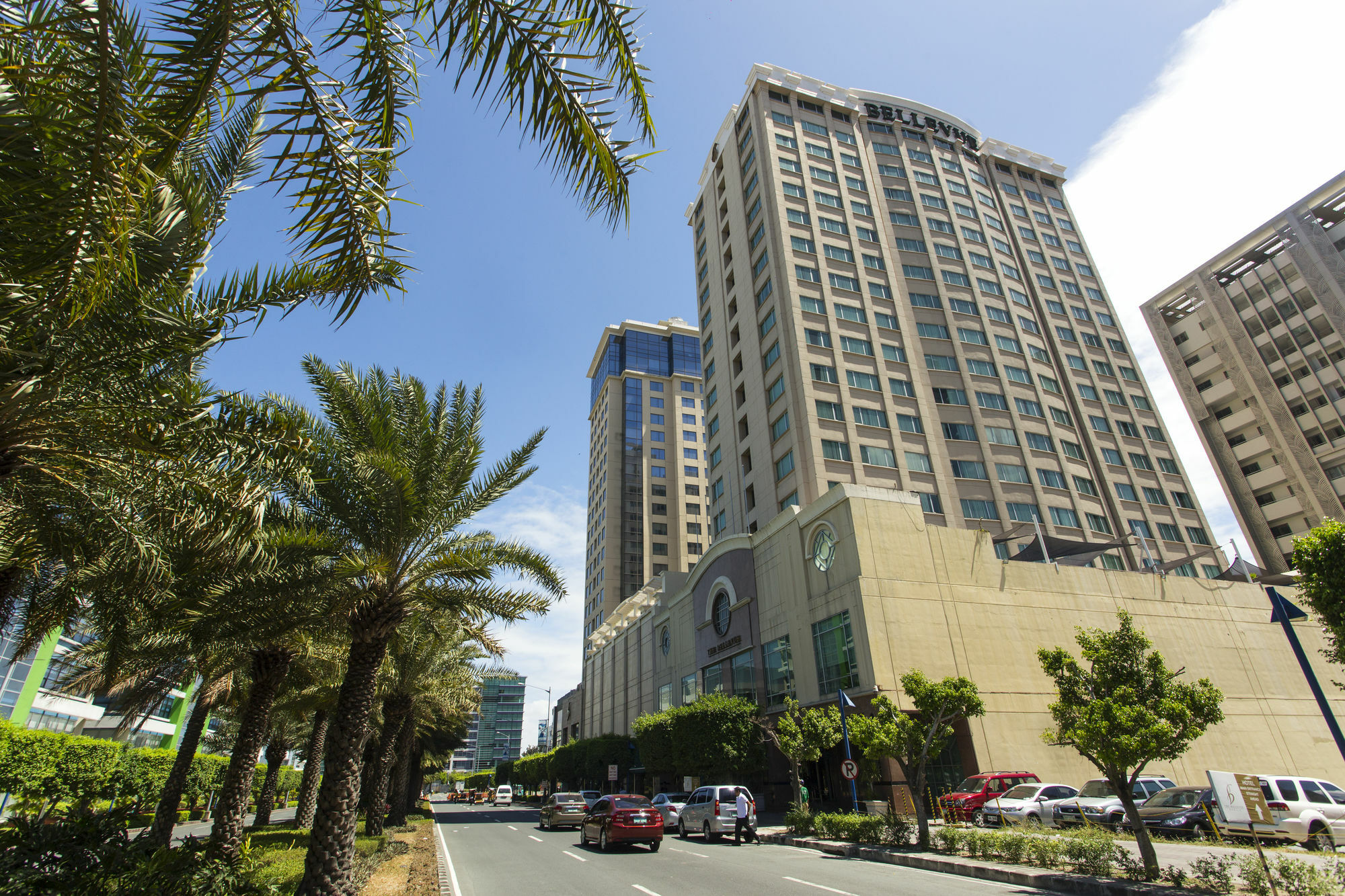 מלון מונטינלופה The Bellevue Manila מראה חיצוני תמונה
