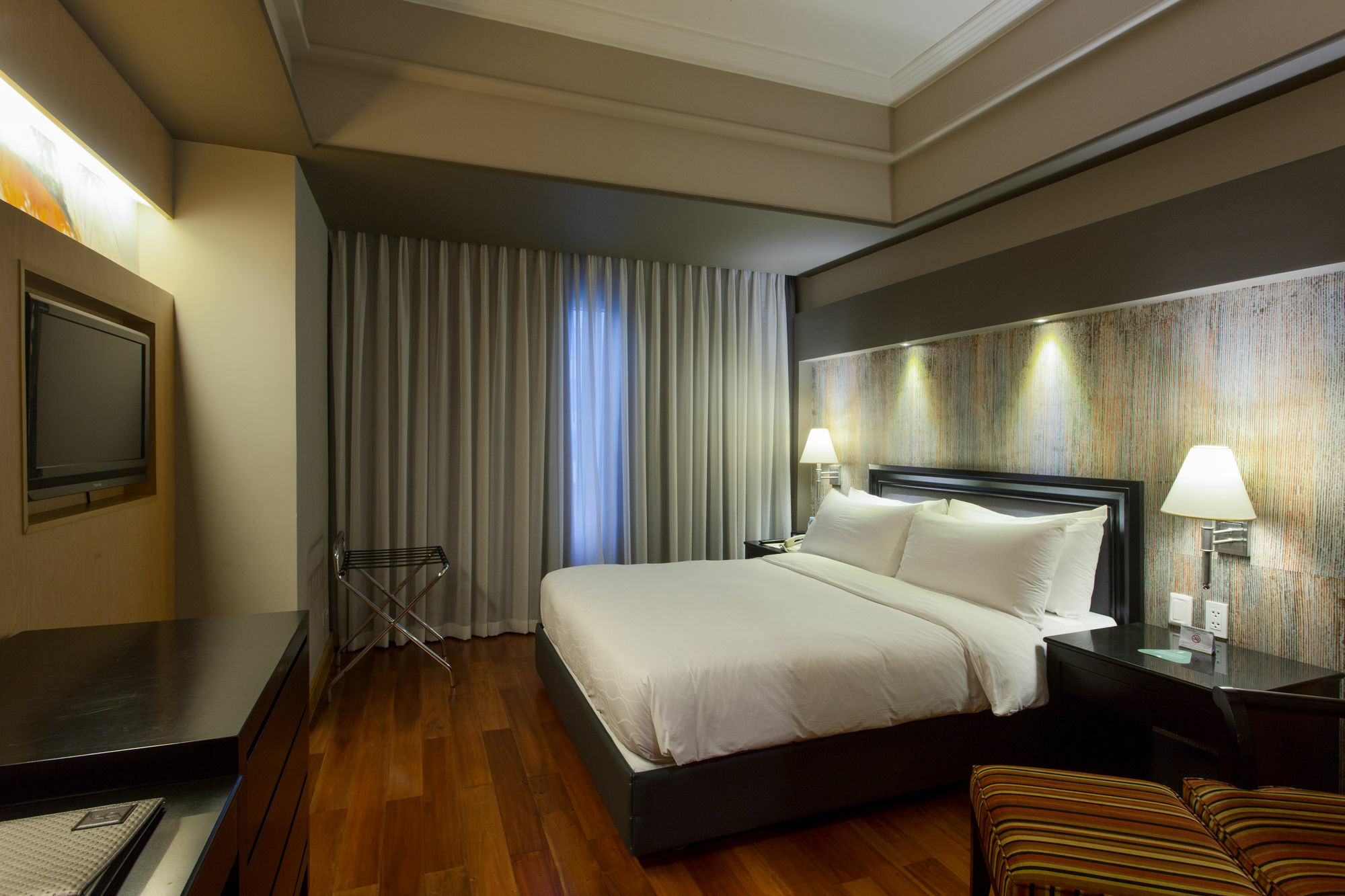 מלון מונטינלופה The Bellevue Manila מראה חיצוני תמונה