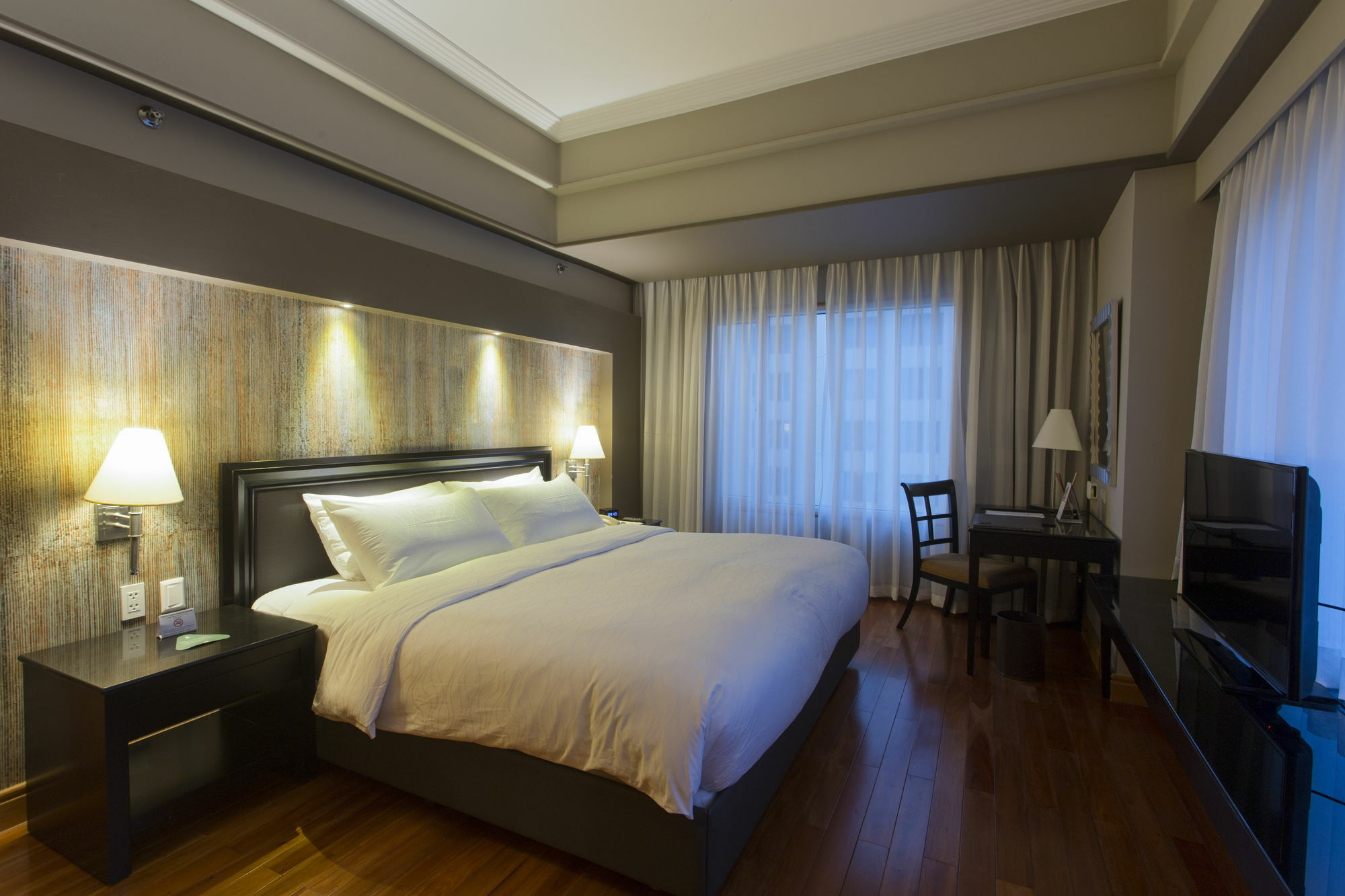 מלון מונטינלופה The Bellevue Manila מראה חיצוני תמונה