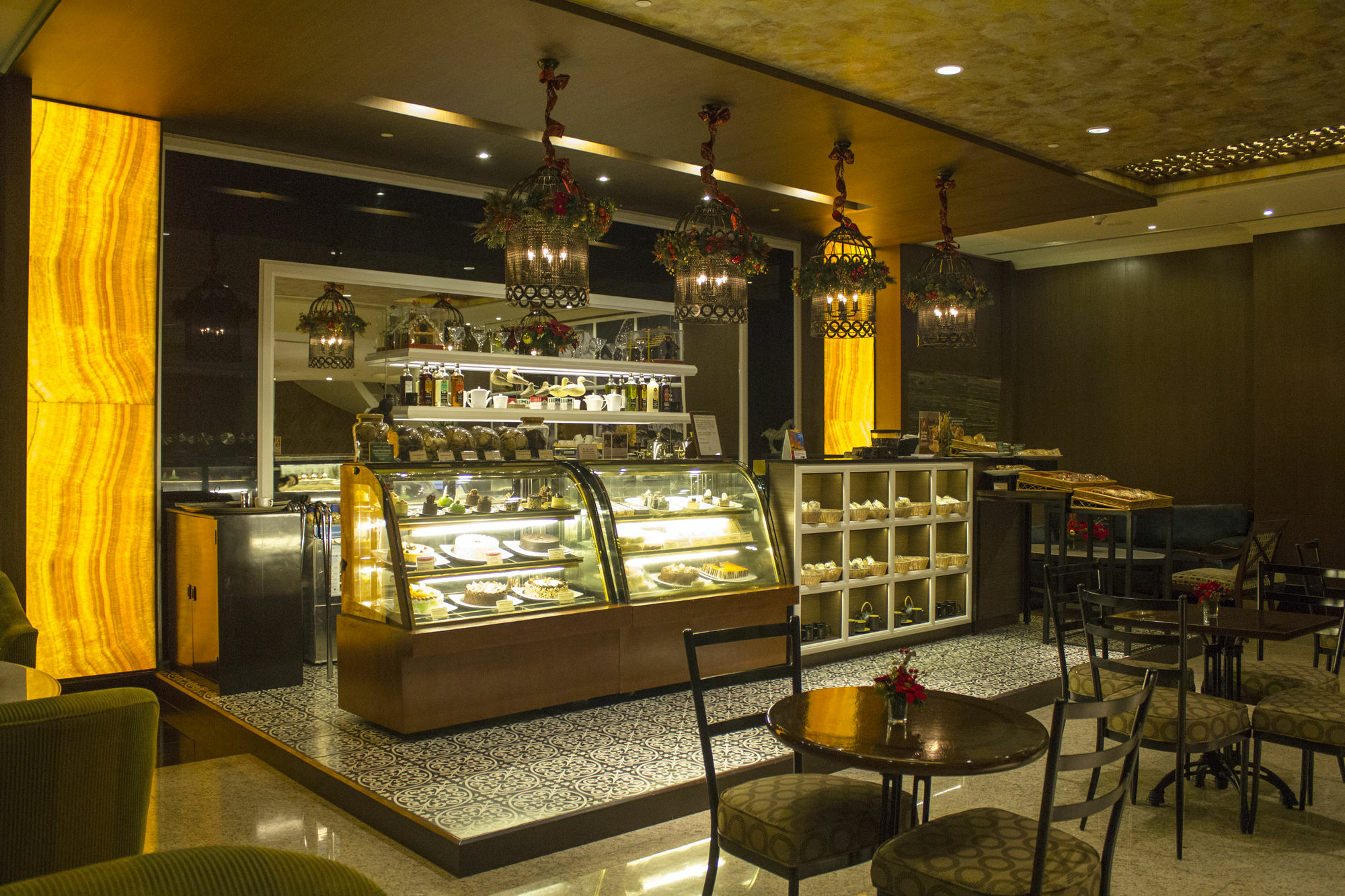 מלון מונטינלופה The Bellevue Manila מראה חיצוני תמונה