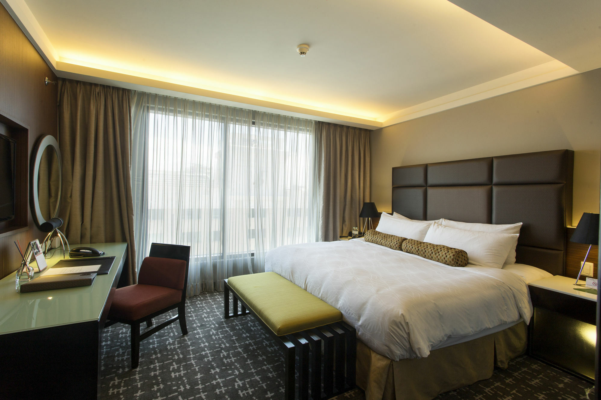 מלון מונטינלופה The Bellevue Manila מראה חיצוני תמונה