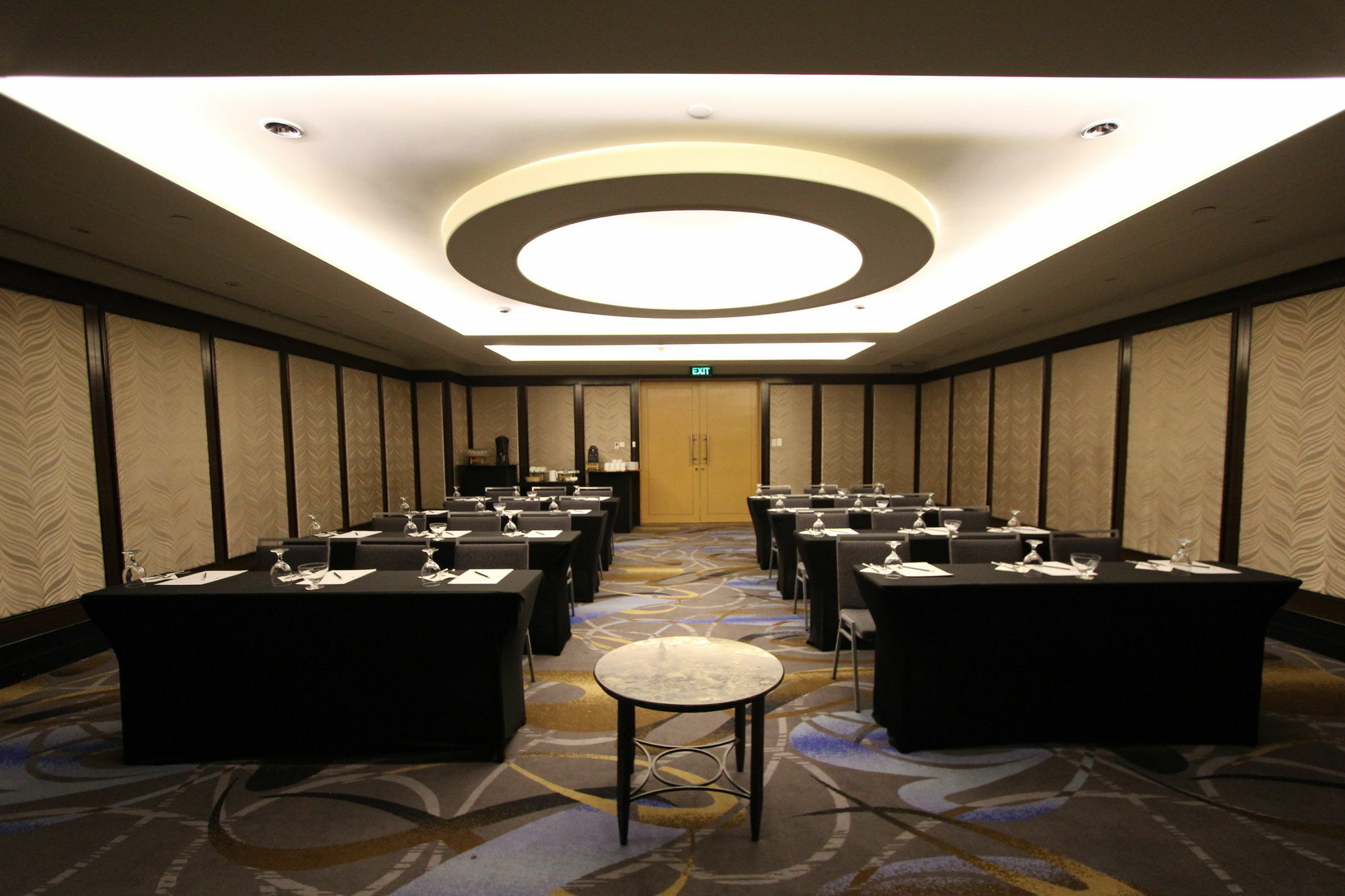 מלון מונטינלופה The Bellevue Manila מראה חיצוני תמונה