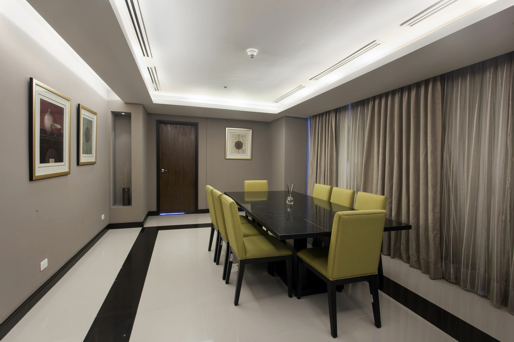 מלון מונטינלופה The Bellevue Manila מראה חיצוני תמונה